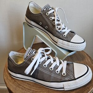 💜 Converse 7.5 Chuck Taylor All Star Low Top Gray Canvas Sneakers